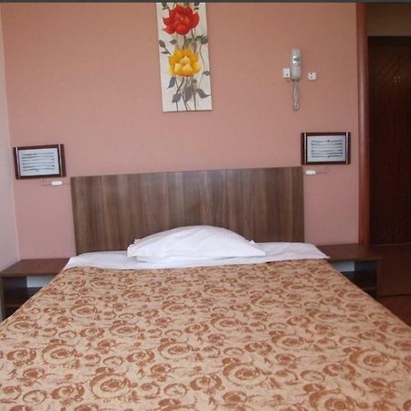 Hotel Plaisir Ploieşti Exteriér fotografie