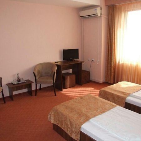 Hotel Plaisir Ploieşti Exteriér fotografie