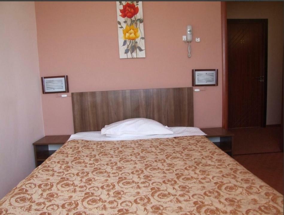 Hotel Plaisir Ploieşti Exteriér fotografie