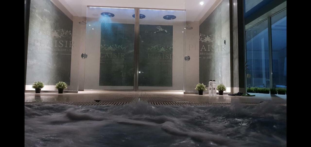 Hotel Plaisir Ploieşti Exteriér fotografie